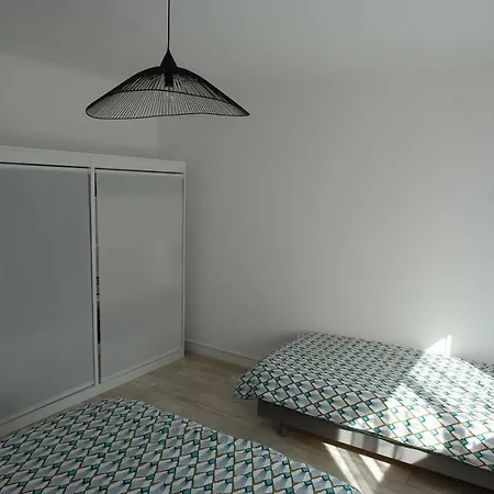 Appartement T2 50 M² Au Bord De *